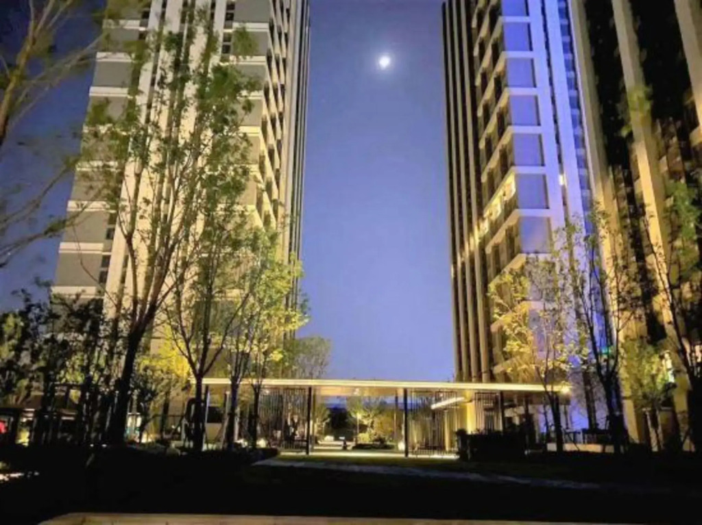 Чжэнчжоу: Le Ju Hotel(Zhengzhou Diehu Park Riverside Metro Station)