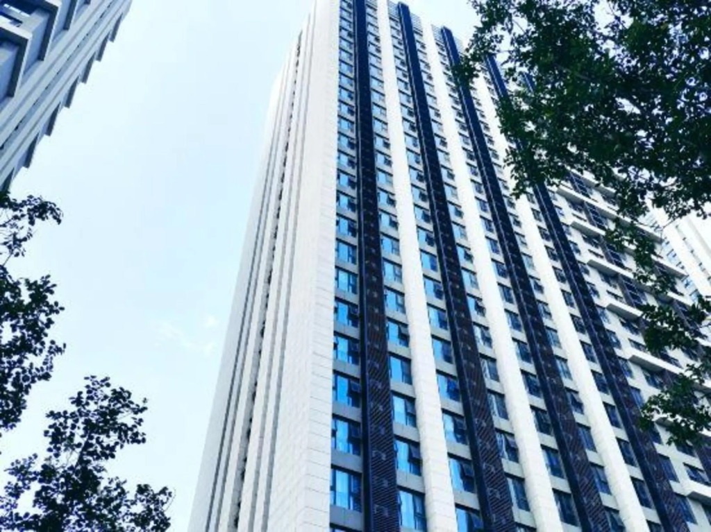 Чжэнчжоу: Le Ju Hotel(Zhengzhou Diehu Park Riverside Metro Station)