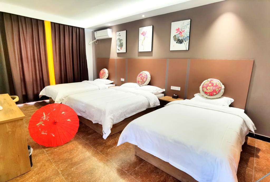 Лоян: Laojun Mountain Flower Bank Mountain Residence Inn