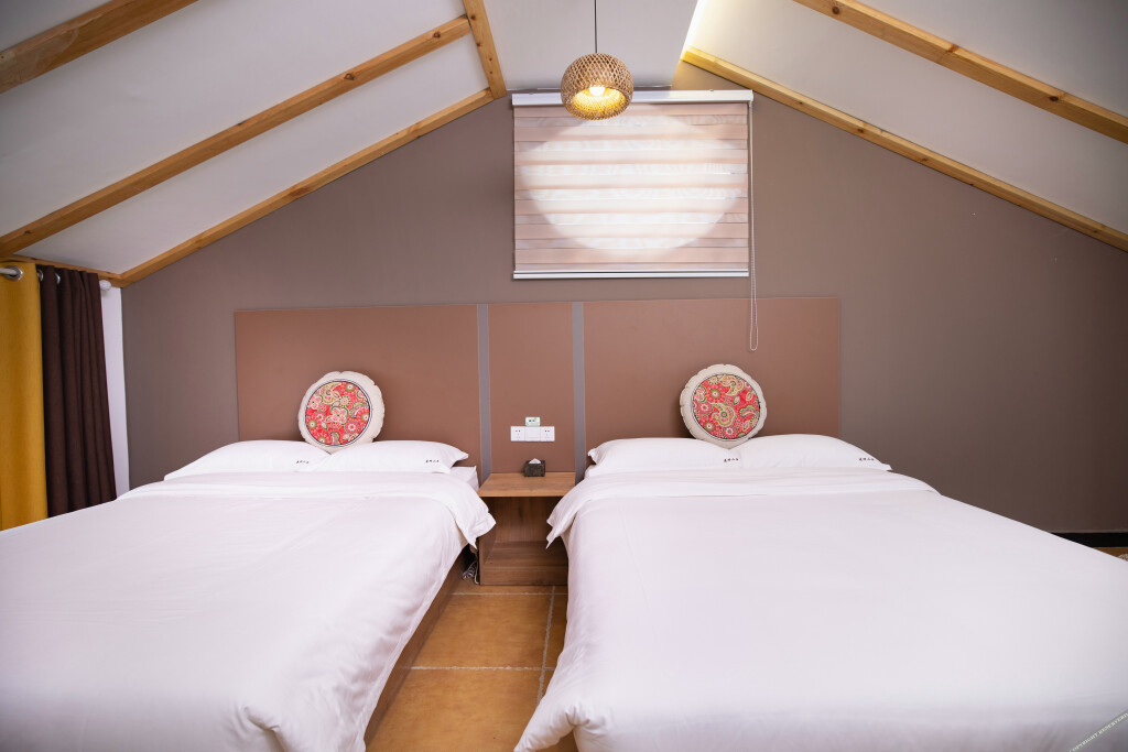 Лоян: Laojun Mountain Flower Bank Mountain Residence Inn