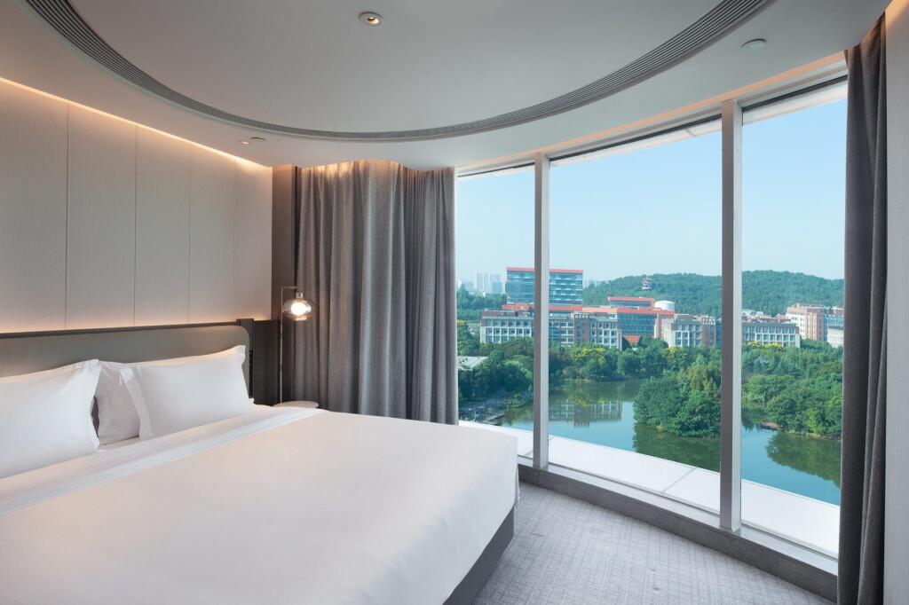 Ухань: Crowne Plaza Wuhan Optics Valley, an IHG Hotel