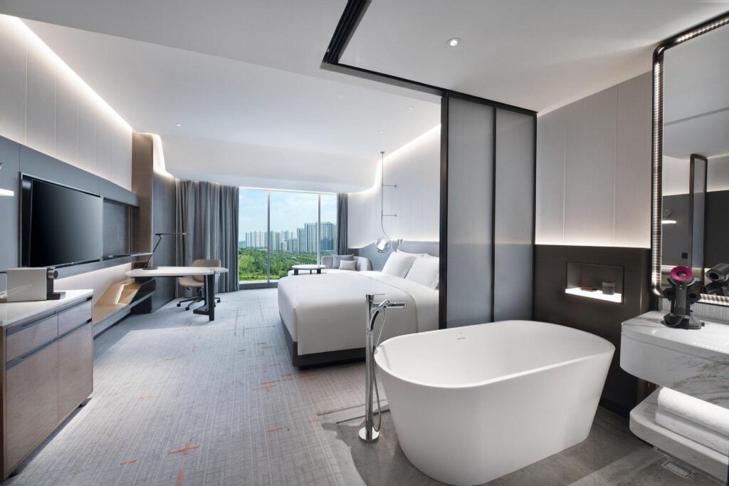 Ухань: Crowne Plaza Wuhan Optics Valley, an IHG Hotel