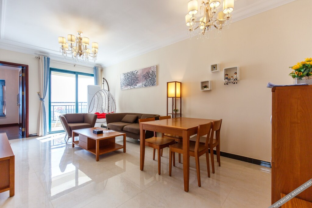 Янгиианг: Yangjiang Hailing Island Chunnuan Huakai Apartment