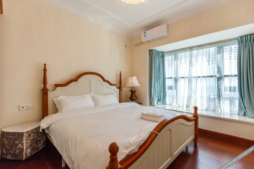Янгиианг: Yangjiang Hailing Island Chunnuan Huakai Apartment