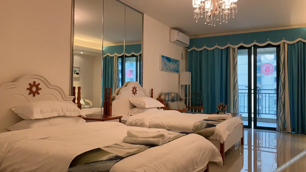 Янгиианг: Yangjiang Hailing Island Chunnuan Huakai Apartment