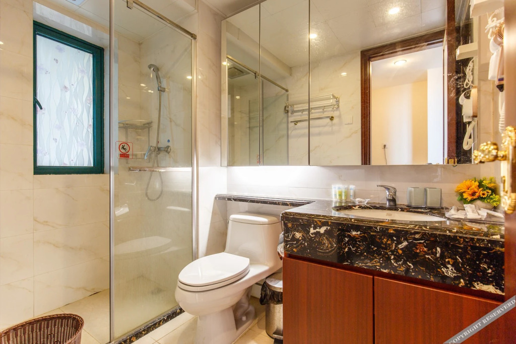 Янгиианг: Yangjiang Hailing Island Chunnuan Huakai Apartment