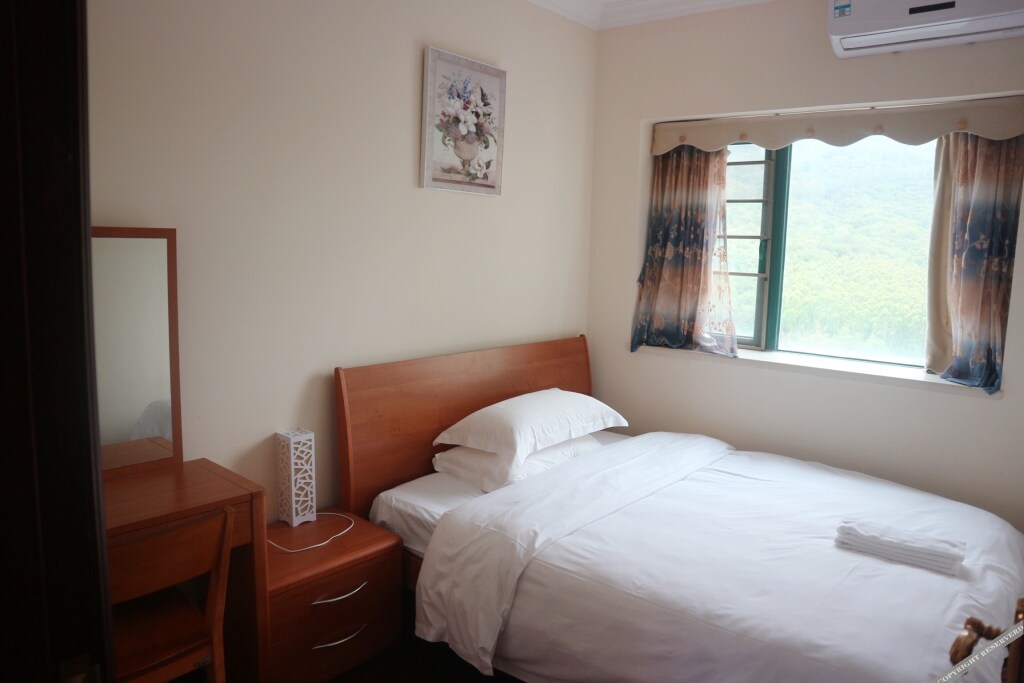 Янгиианг: Yangjiang Hailing Island Chunnuan Huakai Apartment