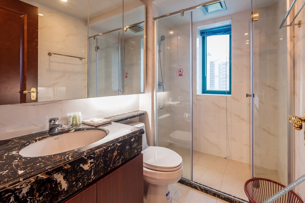 Янгиианг: Yangjiang Hailing Island Chunnuan Huakai Apartment