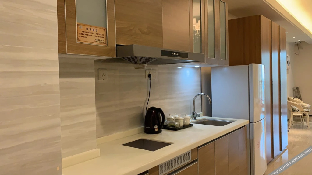 Янгиианг: Yangjiang Hailing Island Chunnuan Huakai Apartment