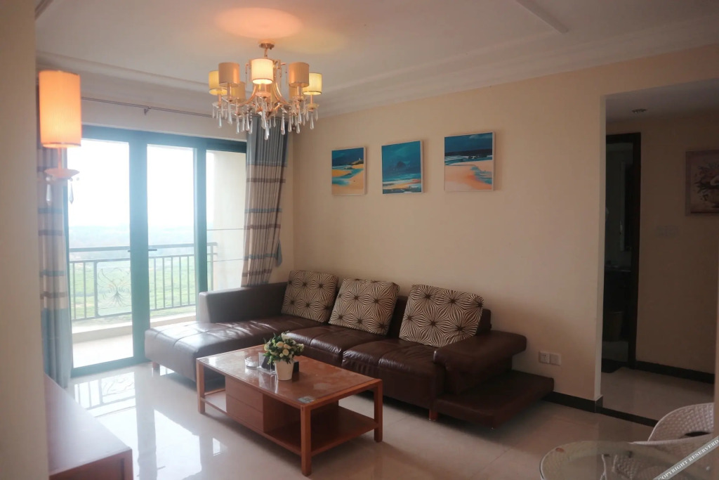 Янгиианг: Yangjiang Hailing Island Chunnuan Huakai Apartment