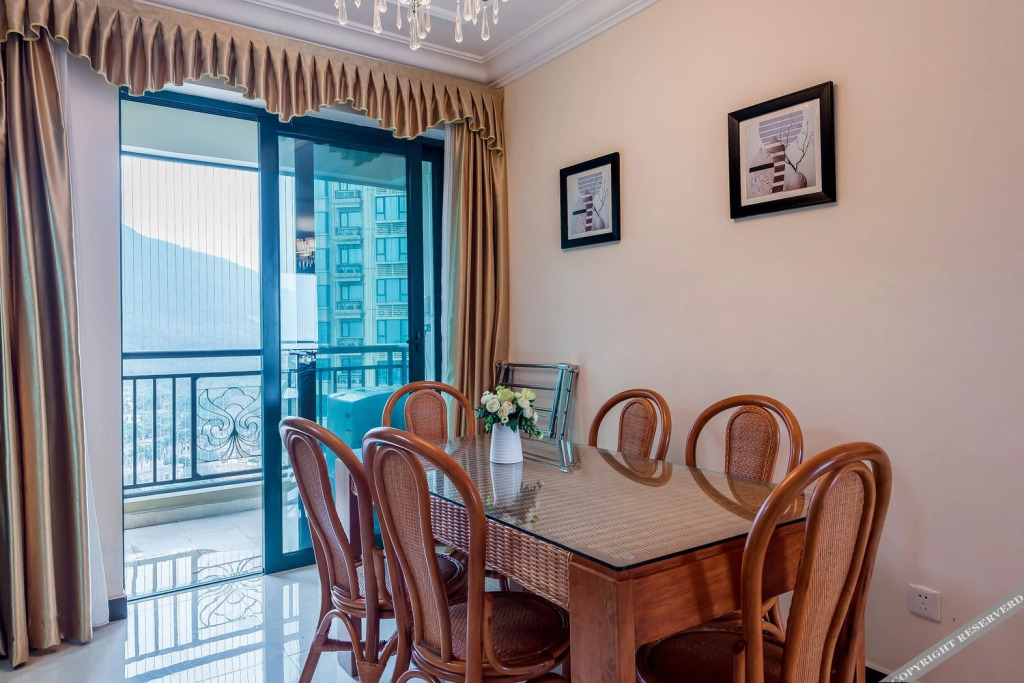 Янгиианг: Yangjiang Hailing Island Chunnuan Huakai Apartment