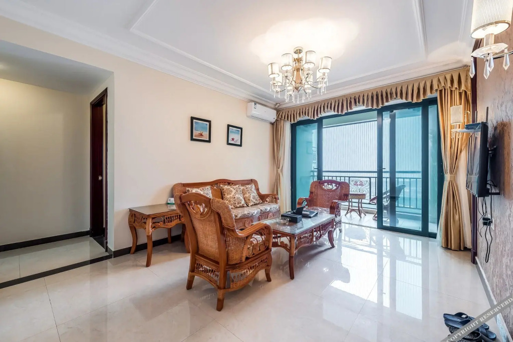 Янгиианг: Yangjiang Hailing Island Chunnuan Huakai Apartment