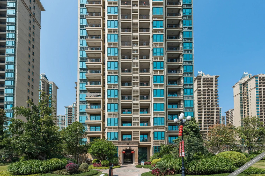 Янгиианг: Yangjiang Hailing Island Chunnuan Huakai Apartment