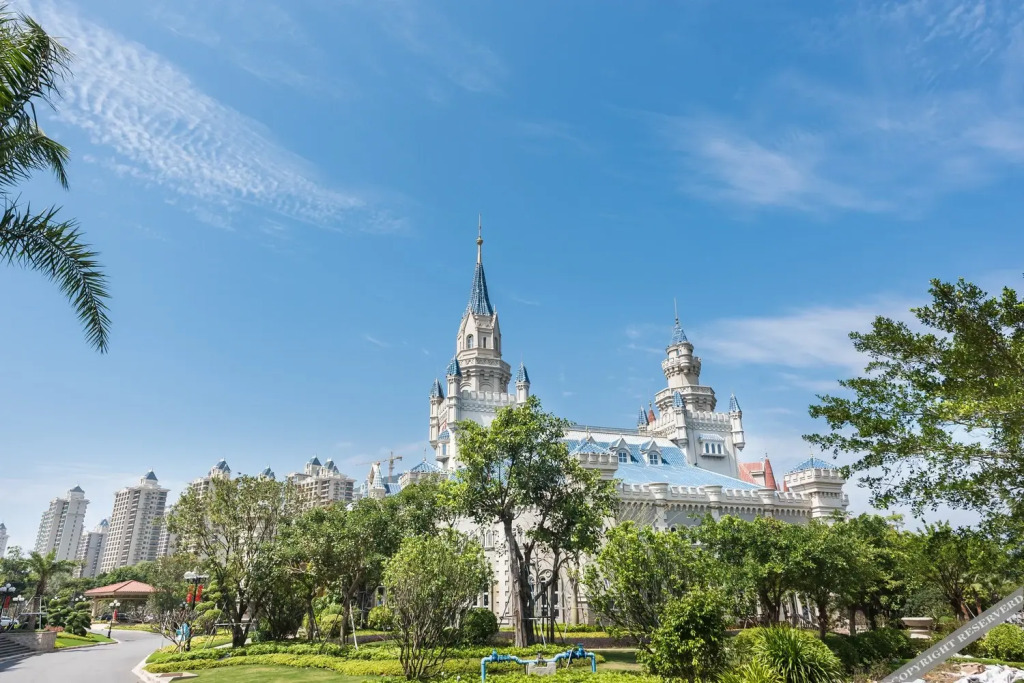 Янгиианг: Yangjiang Hailing Island Chunnuan Huakai Apartment