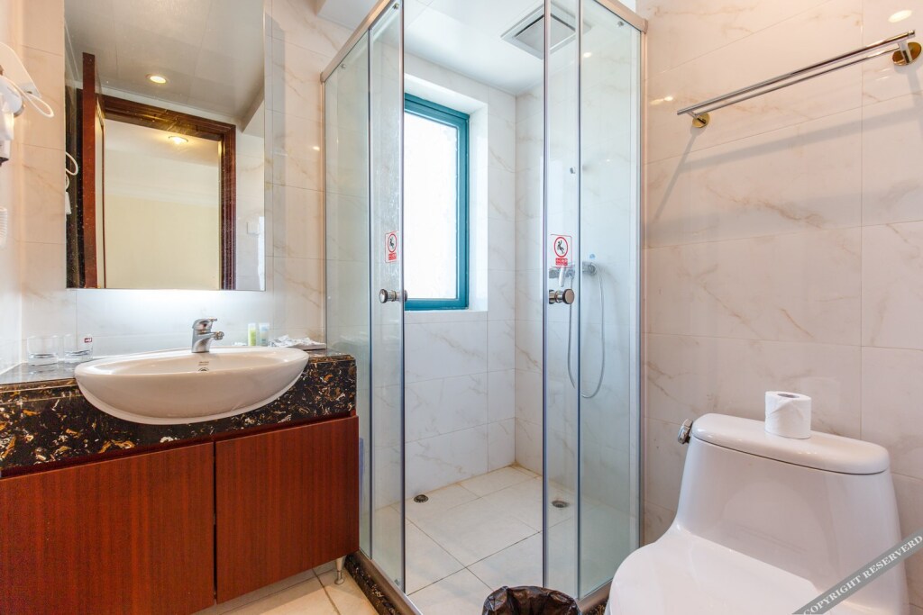 Янгиианг: Yangjiang Hailing Island Chunnuan Huakai Apartment