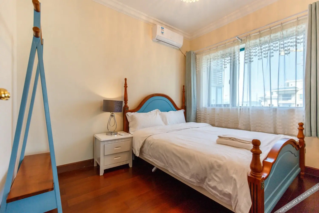 Янгиианг: Yangjiang Hailing Island Chunnuan Huakai Apartment