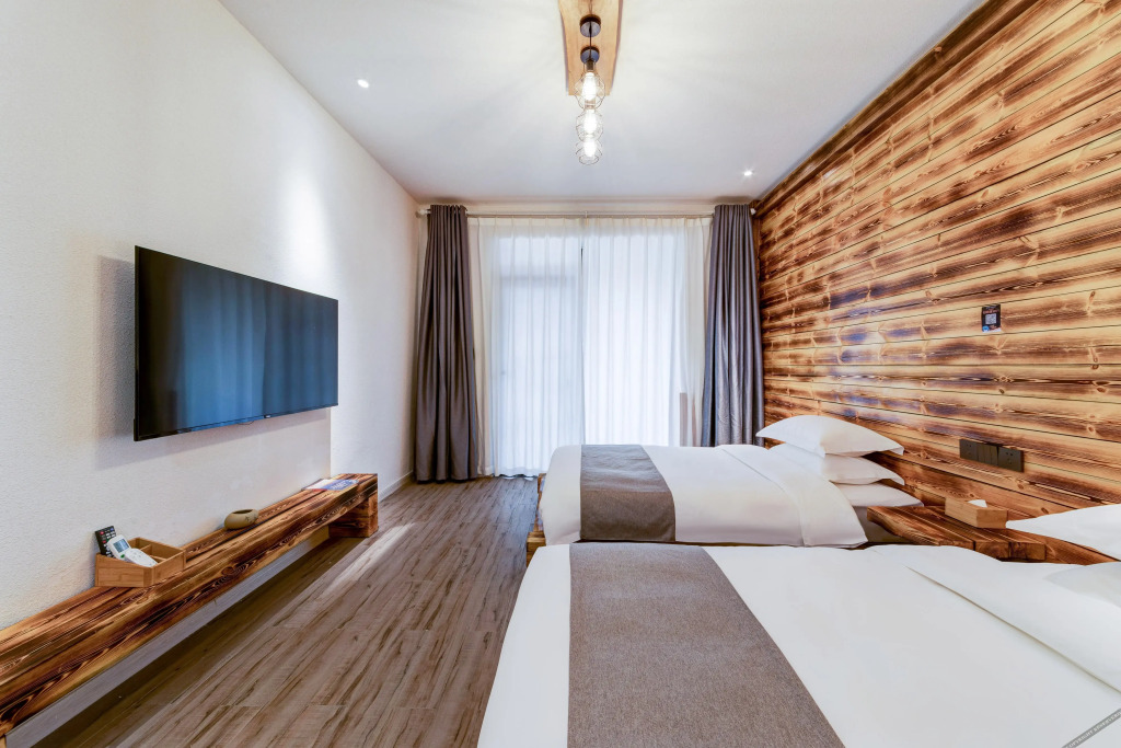 Вэйнань: Floral Hotel · Yueshan residence (Huashan tourist center)