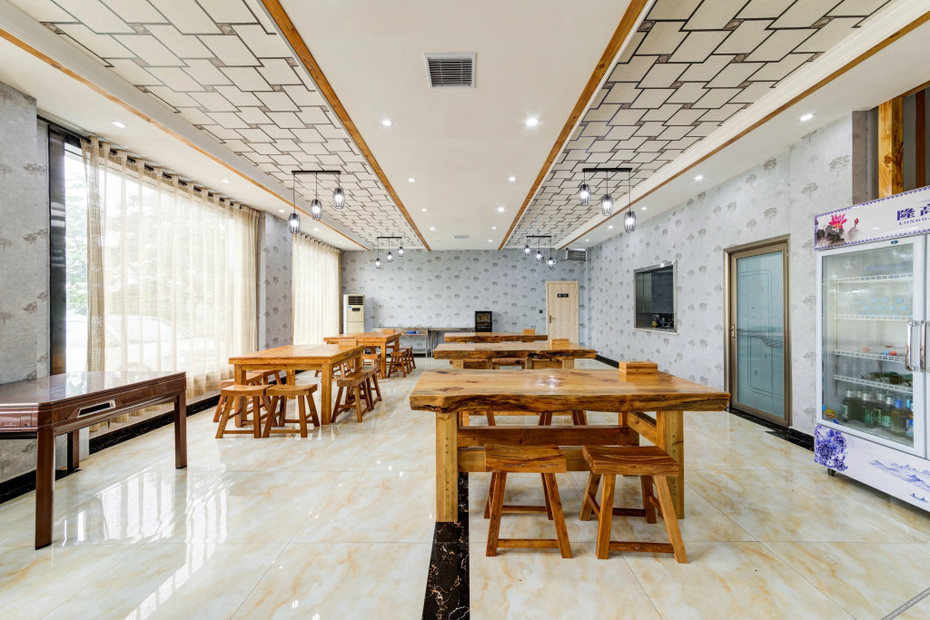 Вэйнань: Floral Hotel · Yueshan residence (Huashan tourist center)