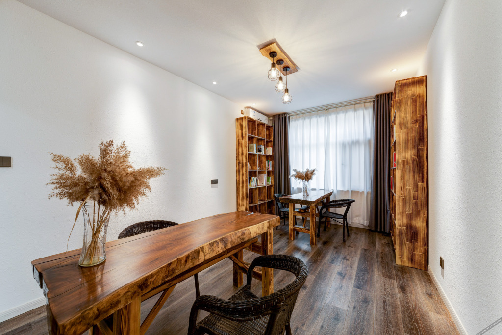 Вэйнань: Floral Hotel · Yueshan residence (Huashan tourist center)