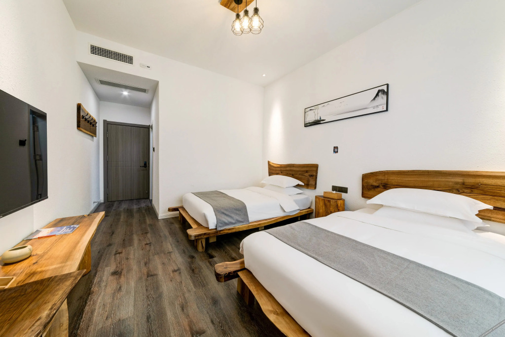 Вэйнань: Floral Hotel · Yueshan residence (Huashan tourist center)