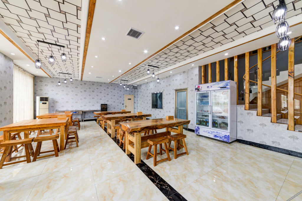 Вэйнань: Floral Hotel · Yueshan residence (Huashan tourist center)