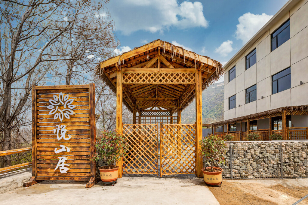 Вэйнань: Floral Hotel · Yueshan residence (Huashan tourist center)