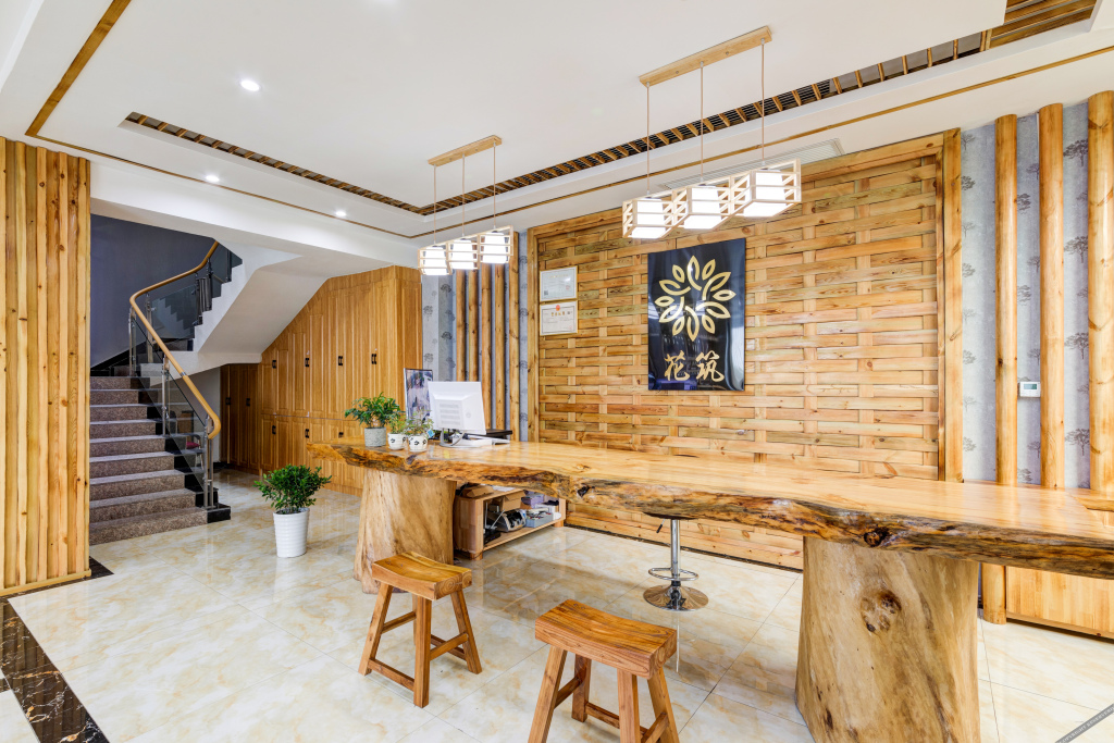 Вэйнань: Floral Hotel · Yueshan residence (Huashan tourist center)