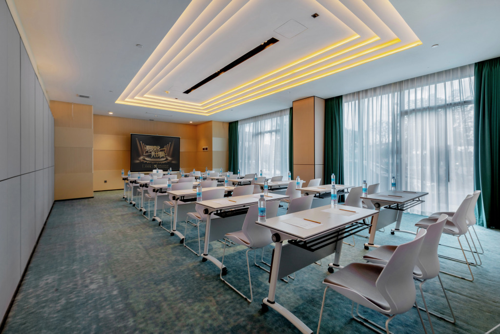 Чжаоцин: Zhaoqing Huawen Four Seasons Hotel