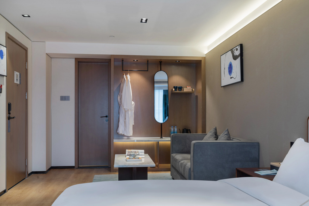 Чжаоцин: Zhaoqing Huawen Four Seasons Hotel