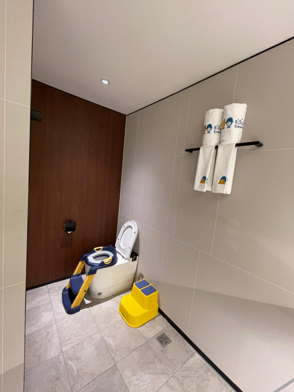 Чжаоцин: Zhaoqing Huawen Four Seasons Hotel