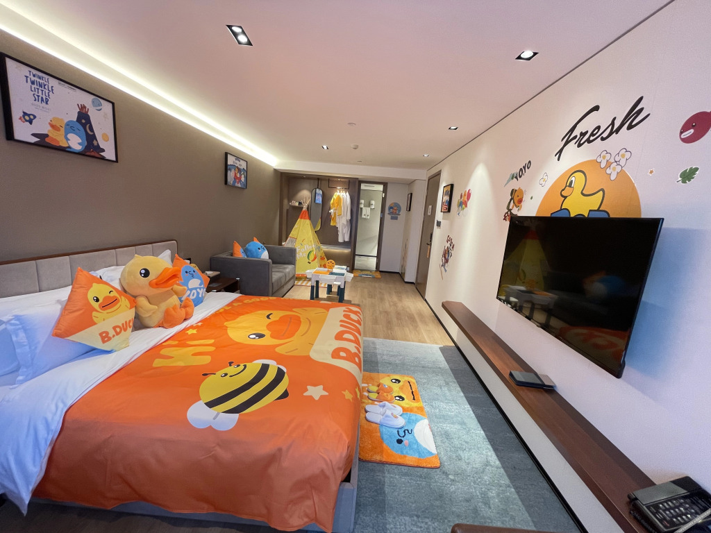 Чжаоцин: Zhaoqing Huawen Four Seasons Hotel
