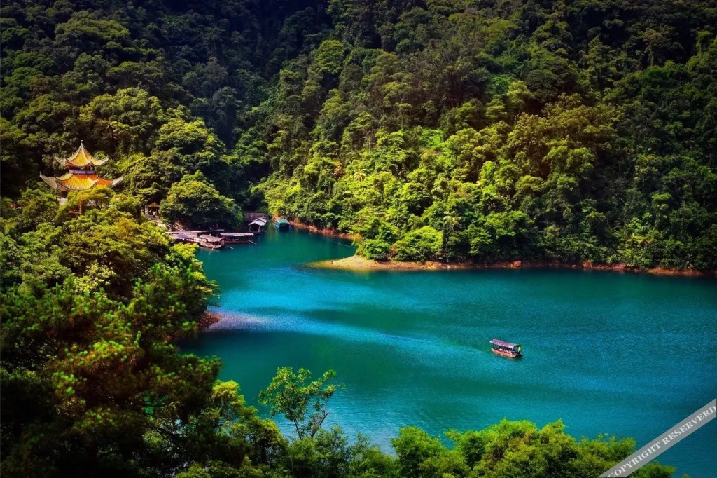 Чжаоцин: Zhaoqing Huawen Four Seasons Hotel