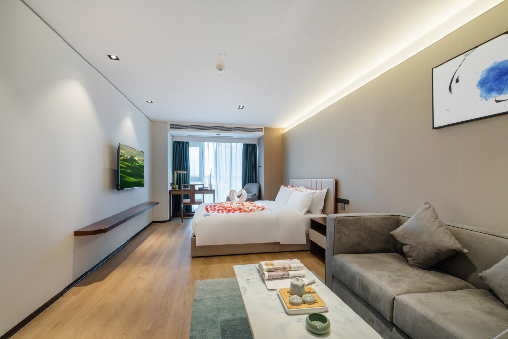 Чжаоцин: Zhaoqing Huawen Four Seasons Hotel