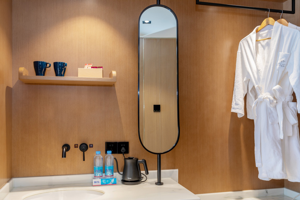 Чжаоцин: Zhaoqing Huawen Four Seasons Hotel