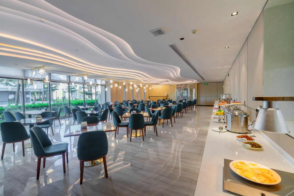 Чжаоцин: Zhaoqing Huawen Four Seasons Hotel