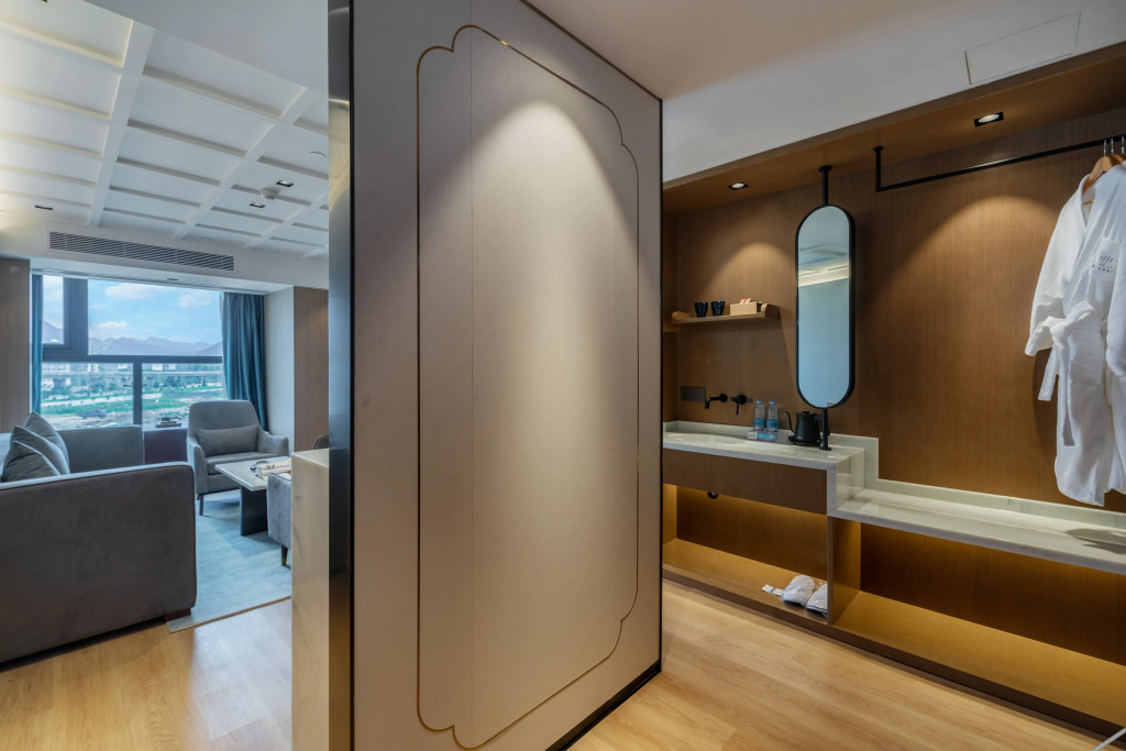 Чжаоцин: Zhaoqing Huawen Four Seasons Hotel