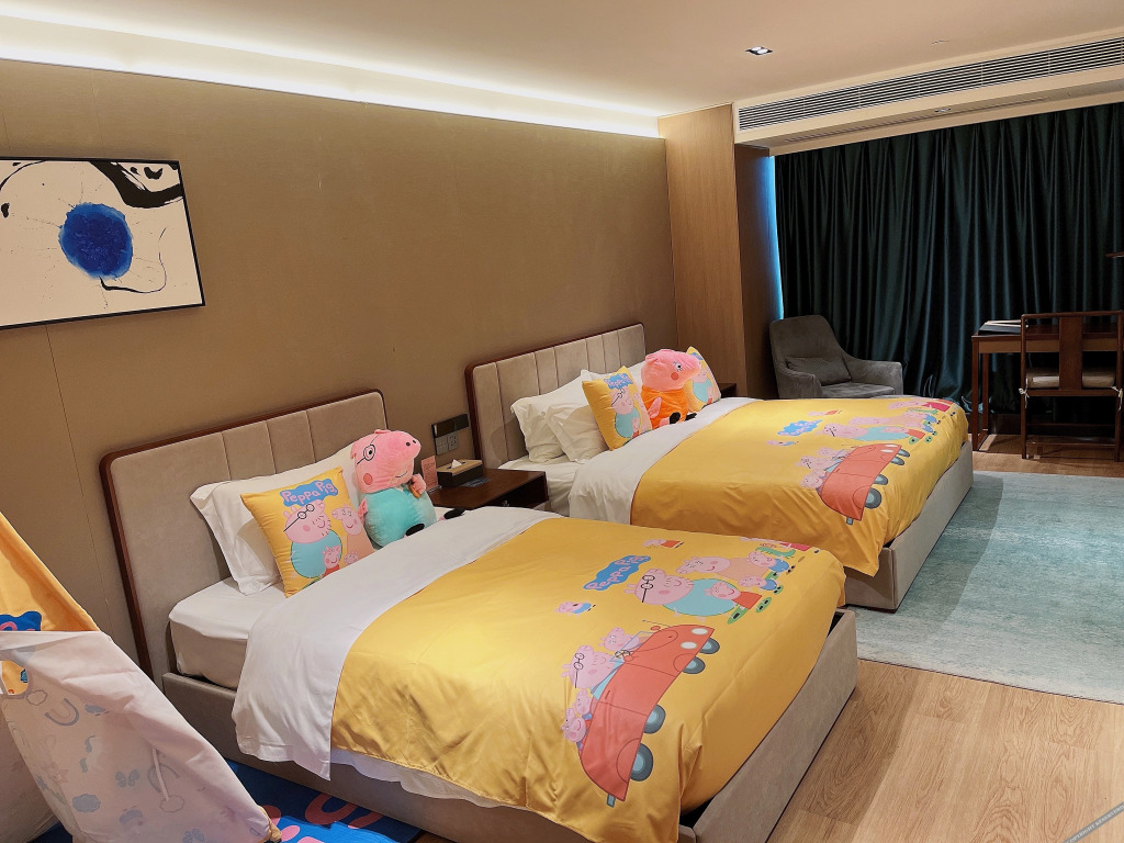 Чжаоцин: Zhaoqing Huawen Four Seasons Hotel