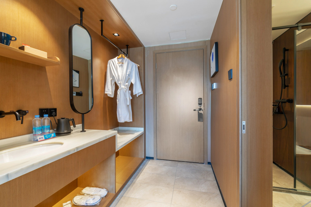 Чжаоцин: Zhaoqing Huawen Four Seasons Hotel