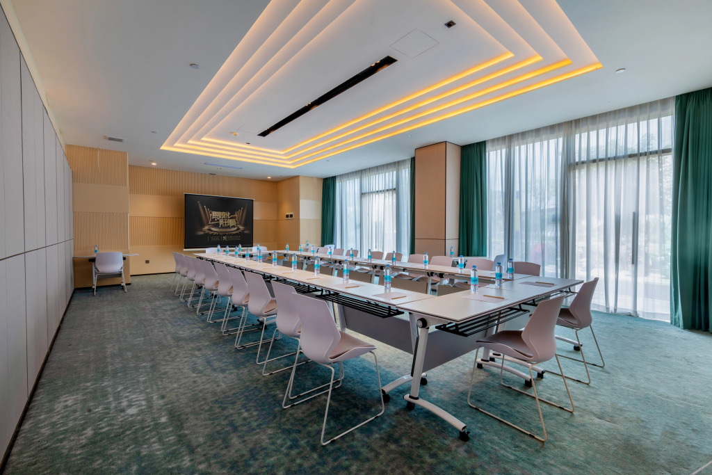Чжаоцин: Zhaoqing Huawen Four Seasons Hotel