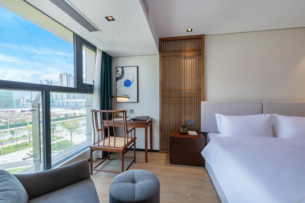 Чжаоцин: Zhaoqing Huawen Four Seasons Hotel