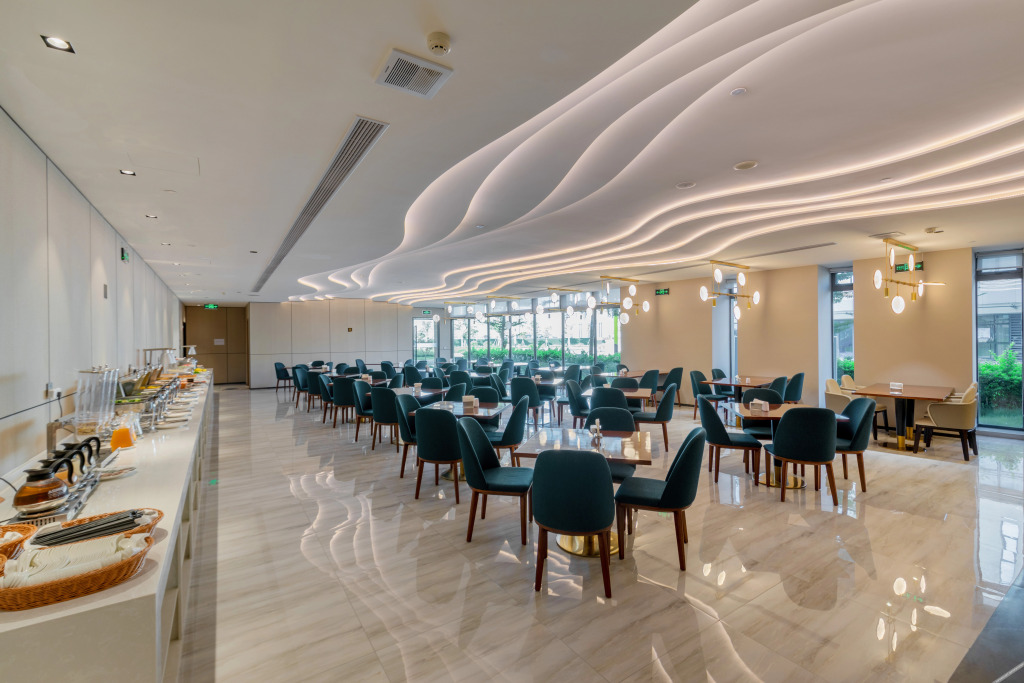 Чжаоцин: Zhaoqing Huawen Four Seasons Hotel