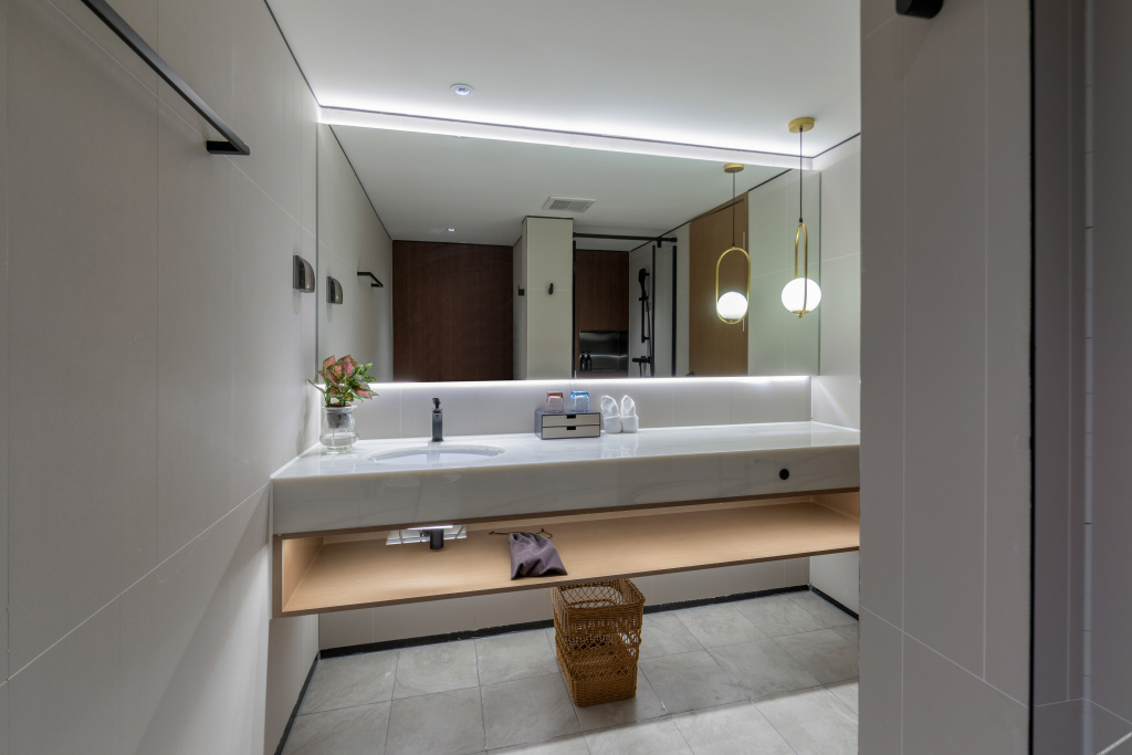 Чжаоцин: Zhaoqing Huawen Four Seasons Hotel