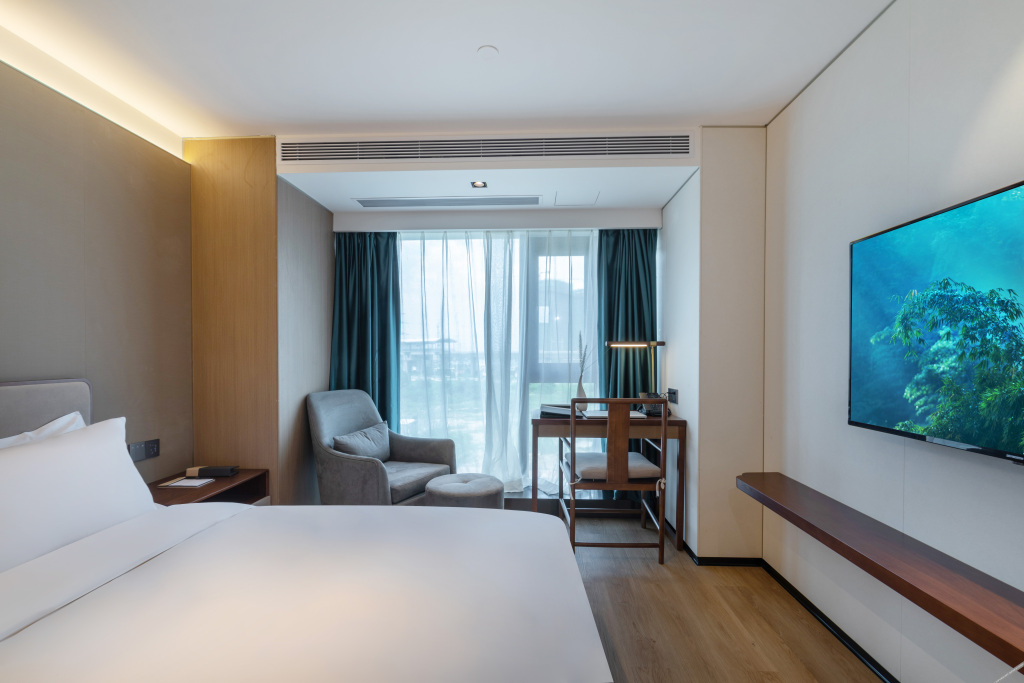 Чжаоцин: Zhaoqing Huawen Four Seasons Hotel