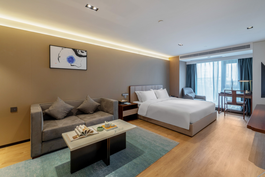 Чжаоцин: Zhaoqing Huawen Four Seasons Hotel