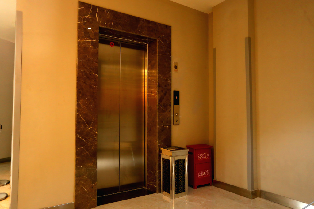 Лянфан: 99 Xinbiao Hotel(Langfang Teachers College Store)