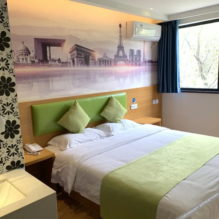 Лянфан: 99 Xinbiao Hotel(Langfang Teachers College Store)