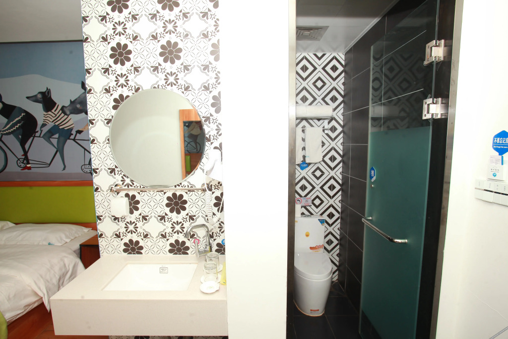 Лянфан: 99 Xinbiao Hotel(Langfang Teachers College Store)