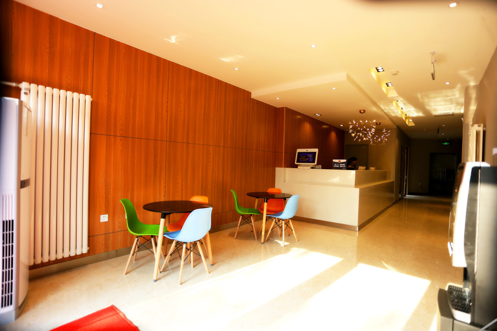 Лянфан: 99 Xinbiao Hotel(Langfang Teachers College Store)