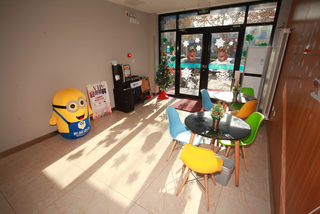 Лянфан: 99 Xinbiao Hotel(Langfang Teachers College Store)