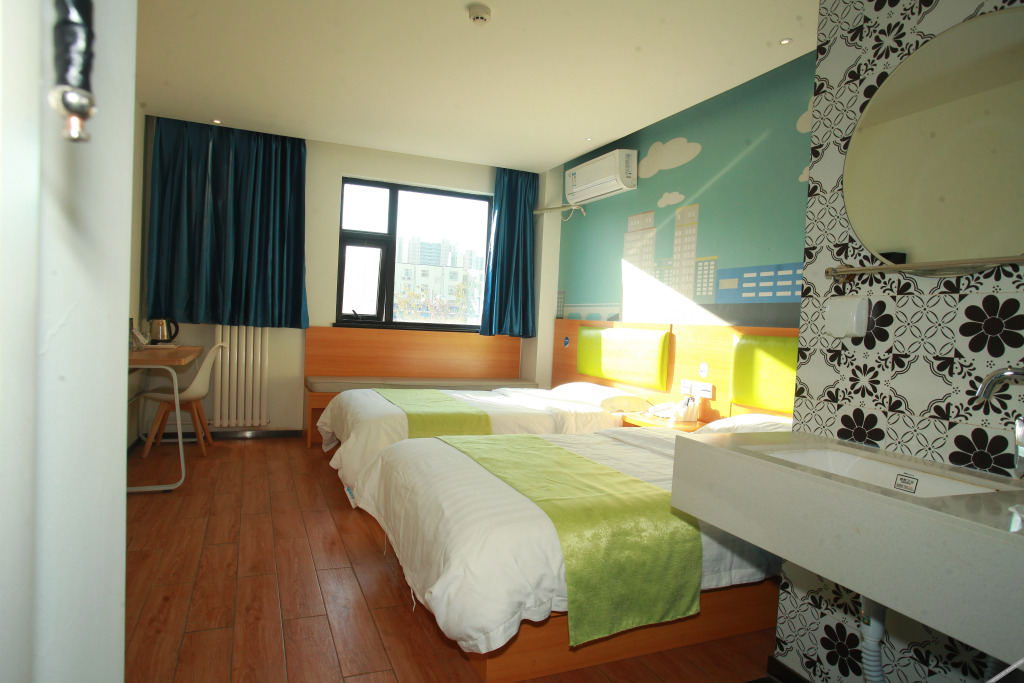 Лянфан: 99 Xinbiao Hotel(Langfang Teachers College Store)